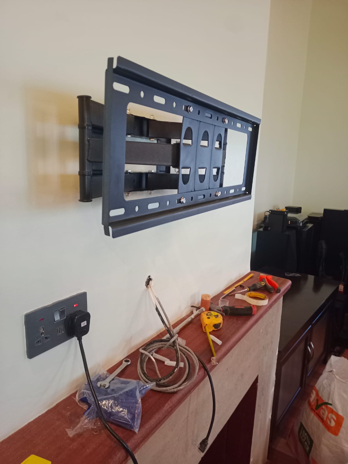 Heavy-Duty TV Wall Mount